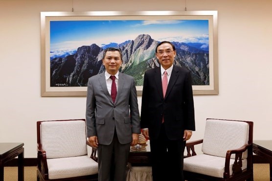 1110413越南代表拜會部長-蔡部長-上圖右-在法務部會見駐台北越南經濟文化辦事處武代表-上圖左