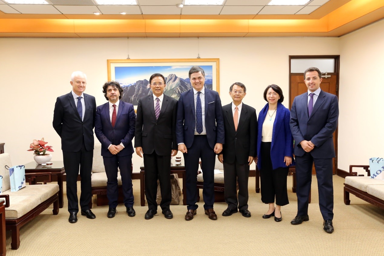 A delegation led by Carlos Rojas García, Spanish politician in Congreso de los Diputados, visited MOJ to exchange views on judicial reform and fight against cross-border crime on 14 Nov. 2019.